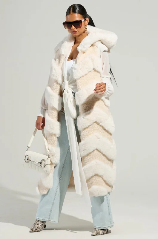 JEMI MIX MATERIAL FAUX FUR VEST IN IVORY